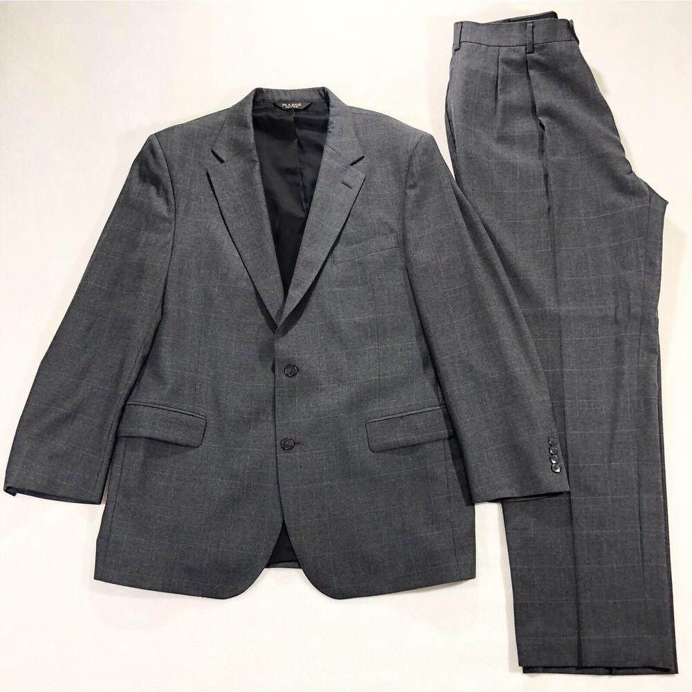 Jos a Bank Travelers Collection Suit 44x36L Two Button Single Vent Plaid Gray